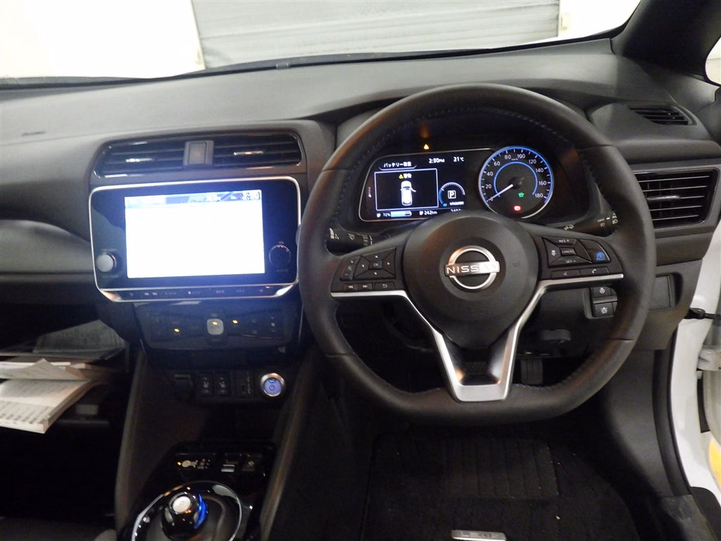 NISSAN LEAF