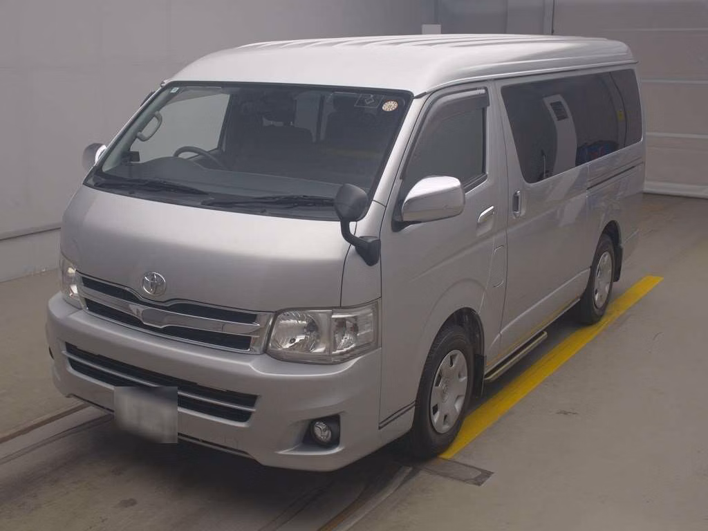 TOYOTA HIACE