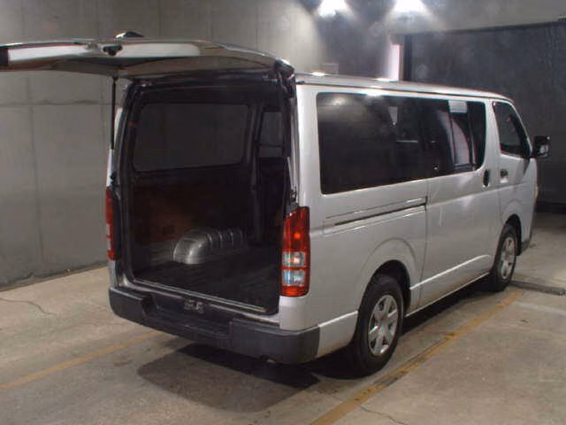TOYOTA REGIUS ACE