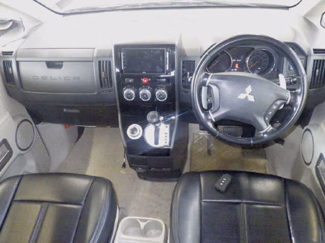 MITSUBISHI DELICA D:5