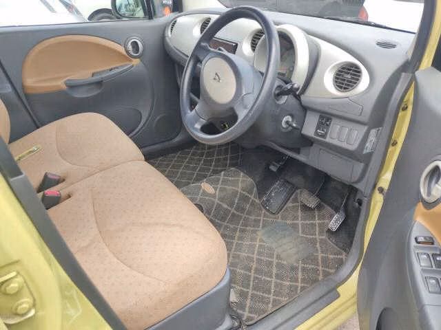 DAIHATSU MOVE LATTE