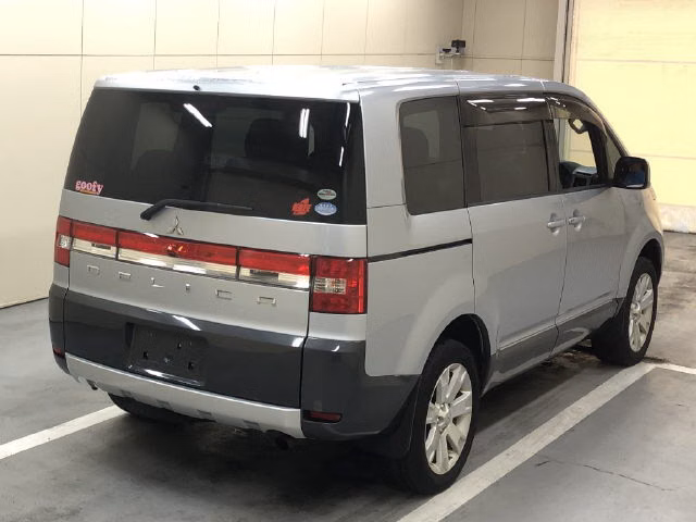 MITSUBISHI DELICA D:5