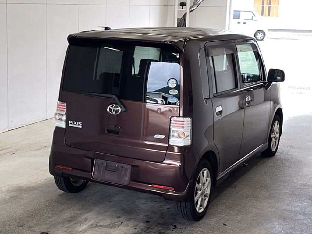 TOYOTA PIXIS SPACE
