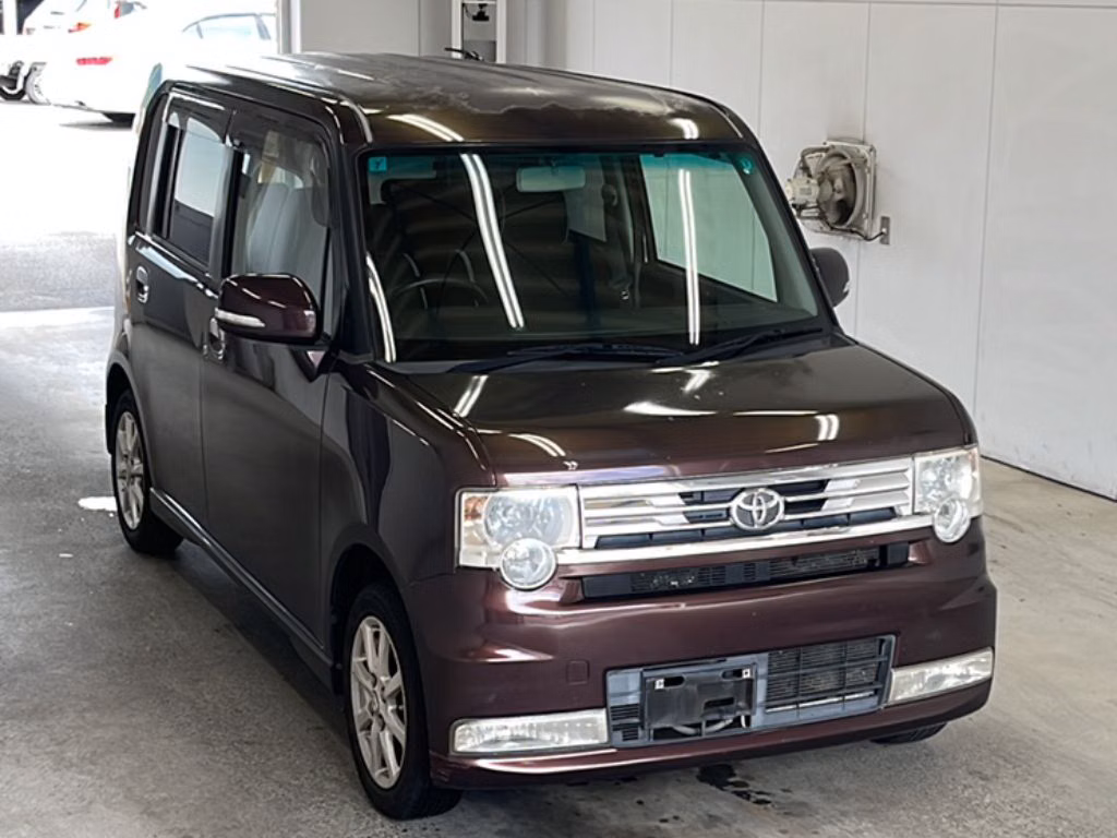 TOYOTA PIXIS SPACE