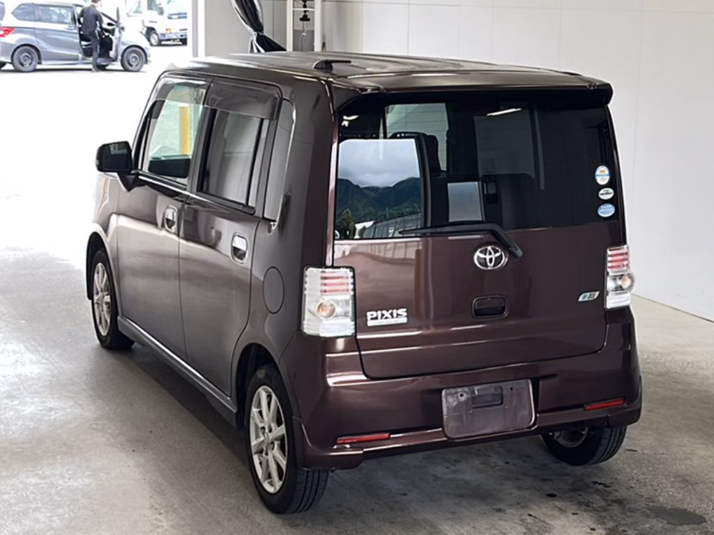 TOYOTA PIXIS SPACE