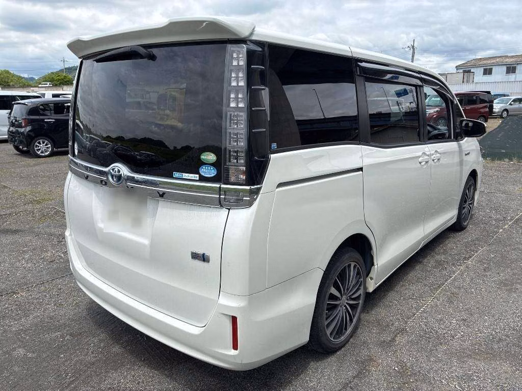 TOYOTA VOXY