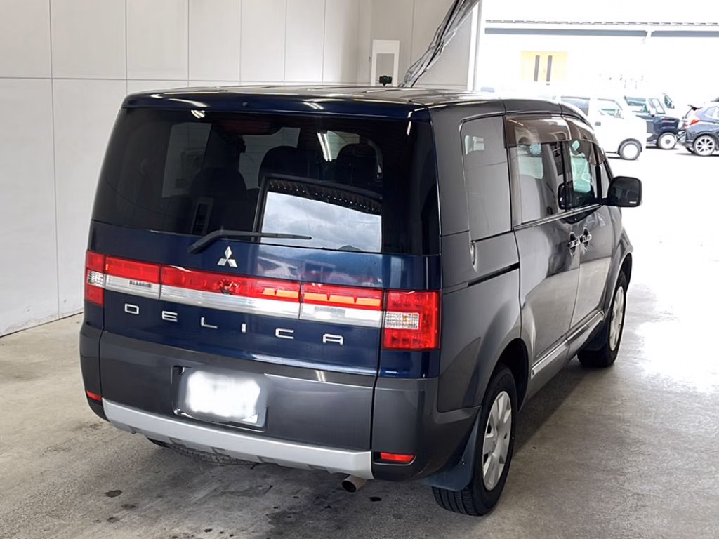 MITSUBISHI DELICA D:5