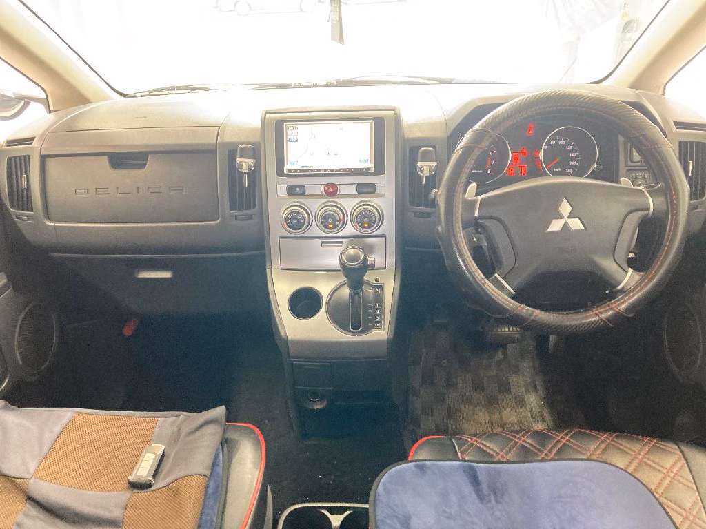 MITSUBISHI DELICA D:5