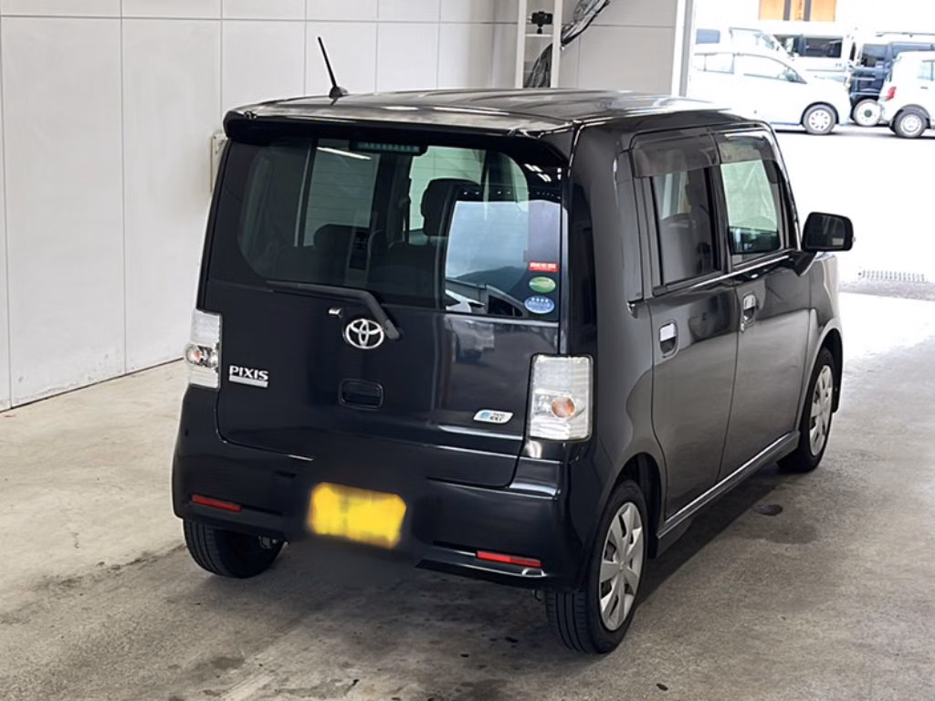 TOYOTA PIXIS SPACE