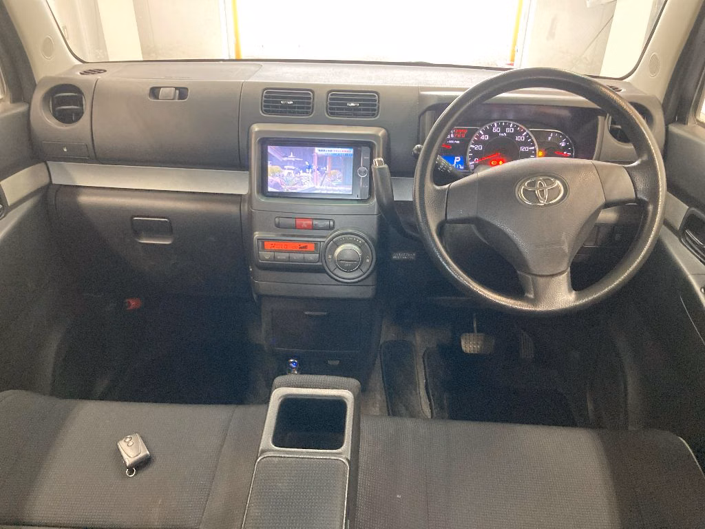 TOYOTA PIXIS SPACE