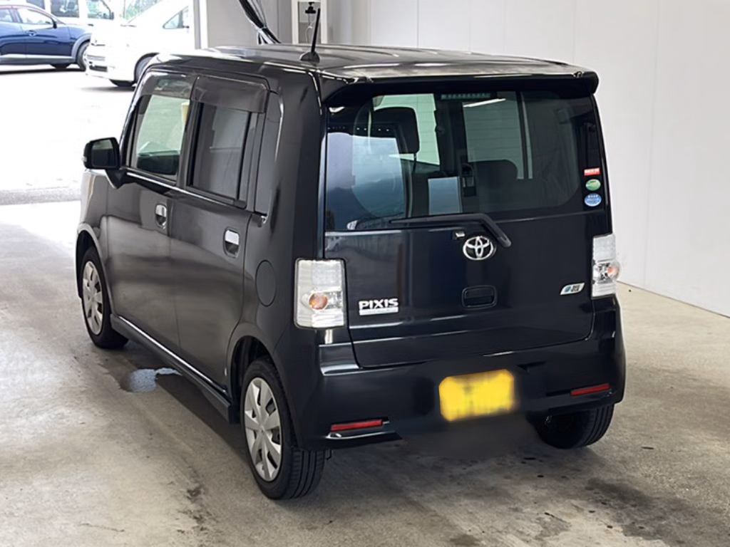 TOYOTA PIXIS SPACE