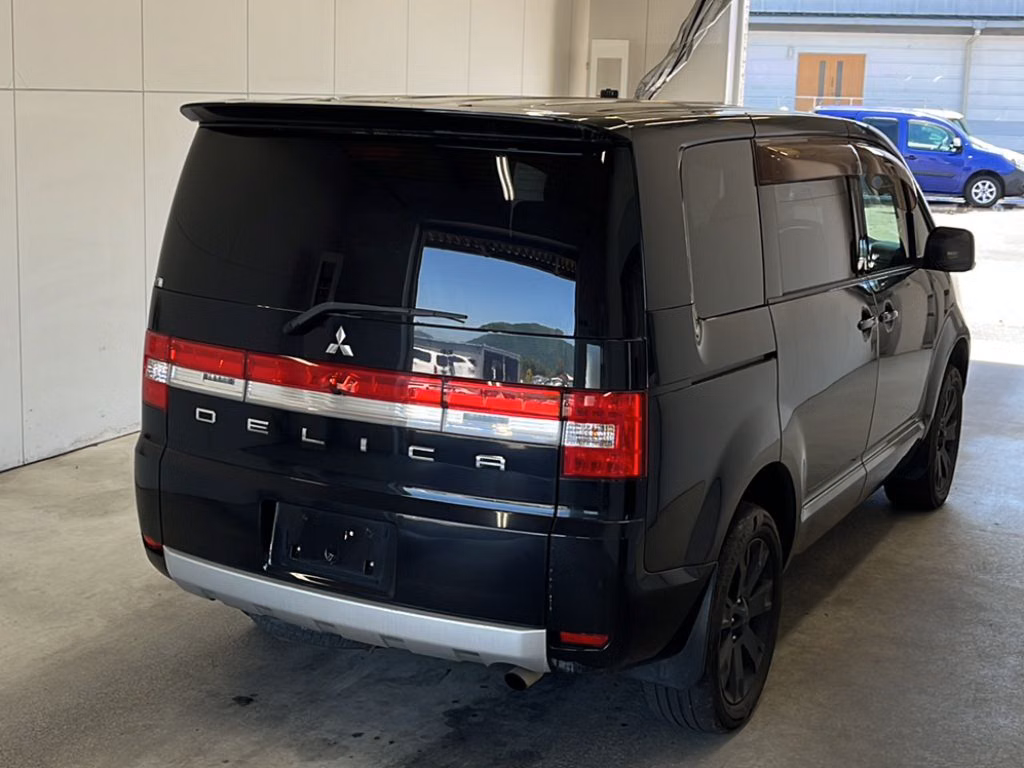MITSUBISHI DELICA D:5