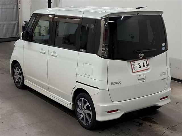 NISSAN ROOX