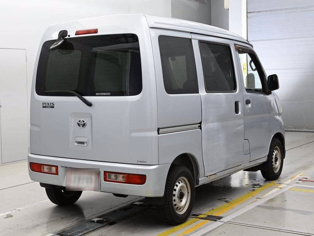 TOYOTA PIXIS VAN