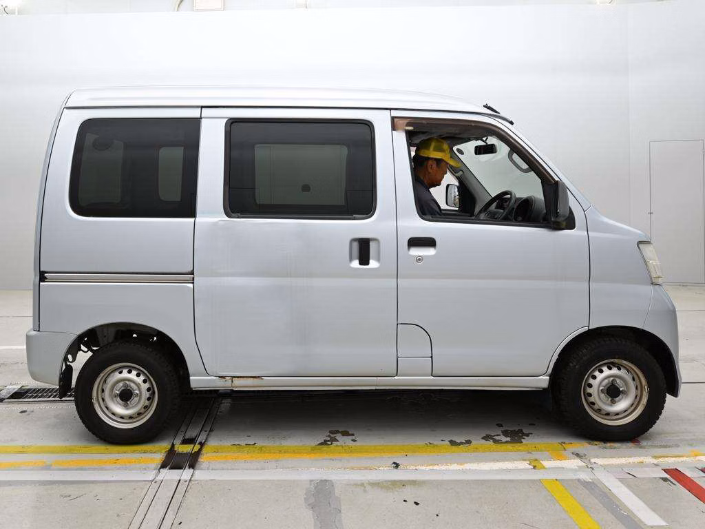 TOYOTA PIXIS VAN