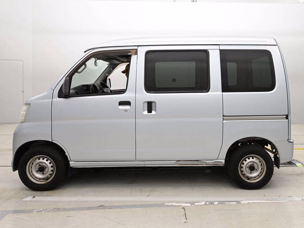 TOYOTA PIXIS VAN