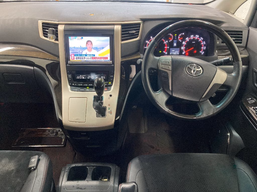 TOYOTA VELLFIRE