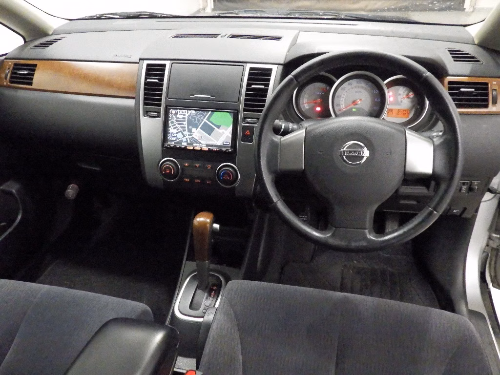 NISSAN TIIDA LATIO
