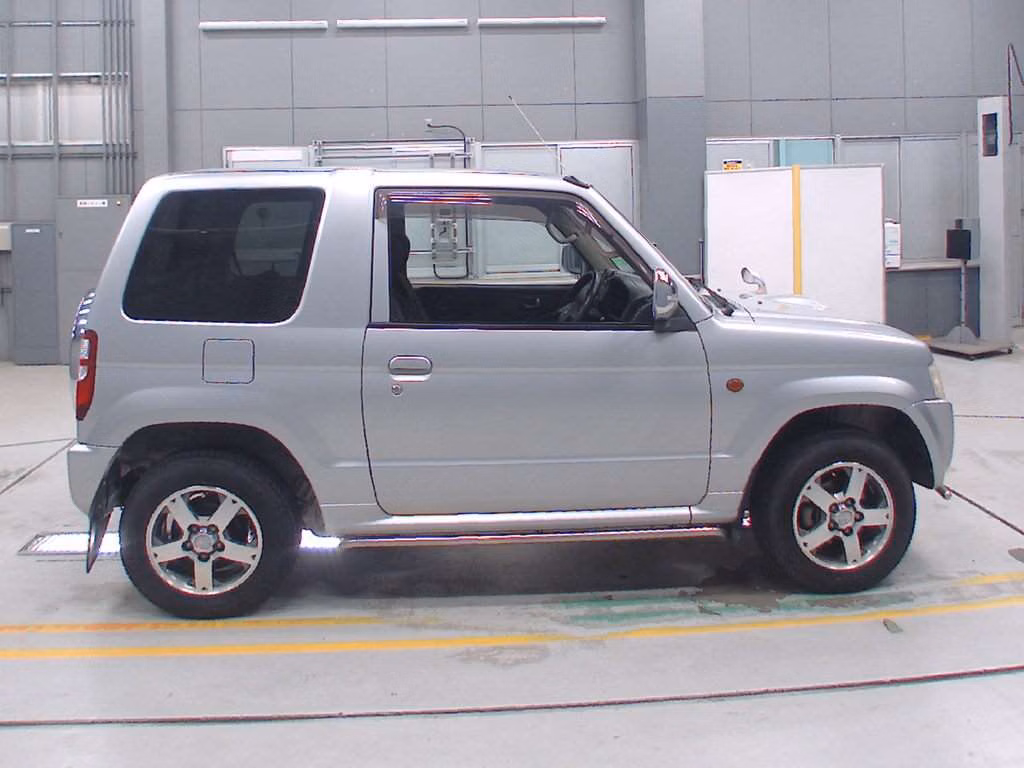 MITSUBISHI PAJERO MINI
