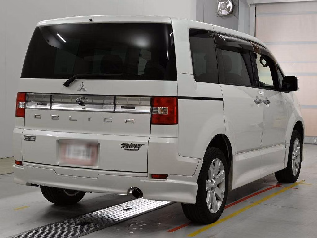 MITSUBISHI DELICA D:5