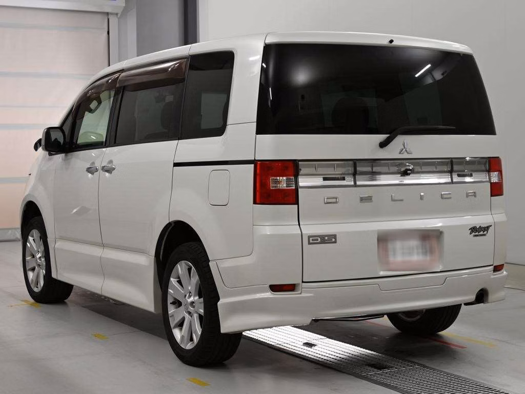 MITSUBISHI DELICA D:5