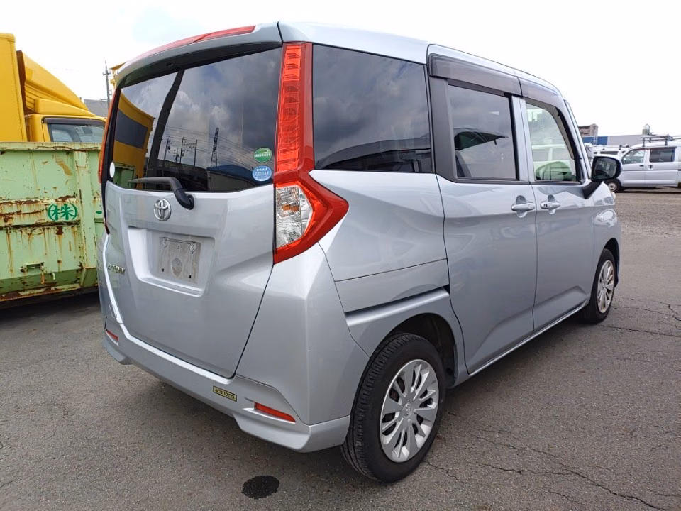 TOYOTA ROOMY