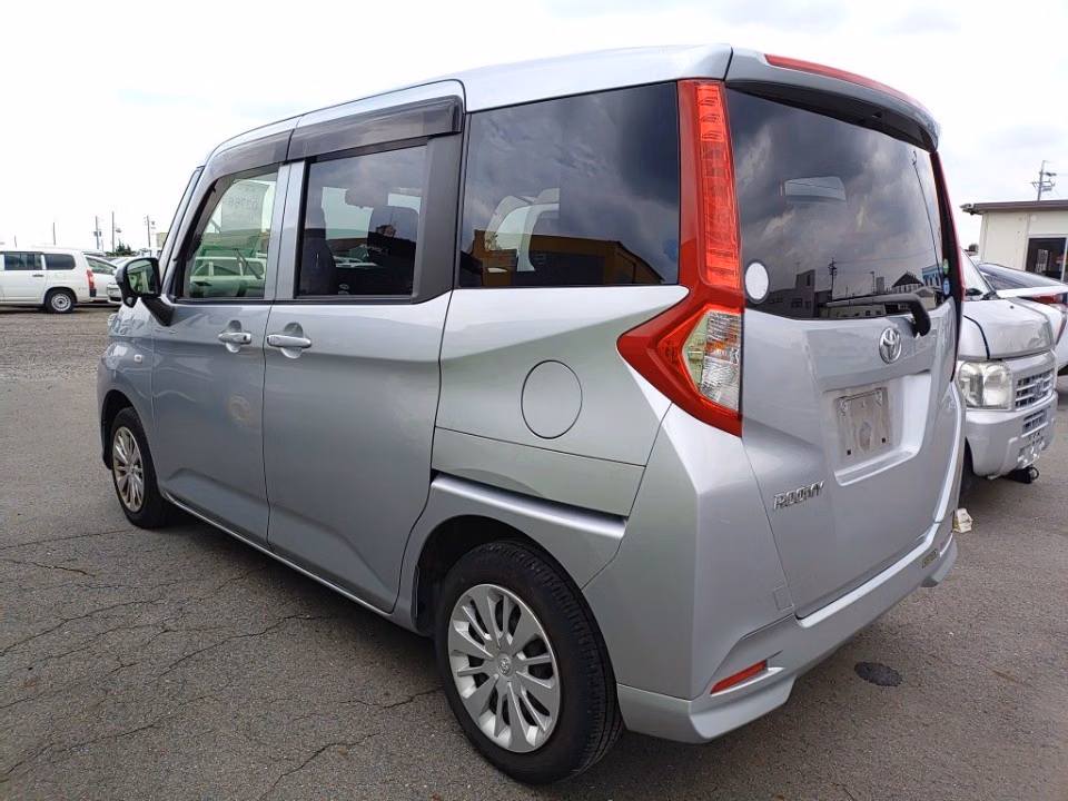TOYOTA ROOMY