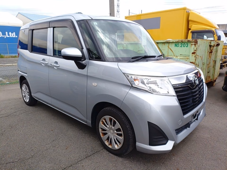 TOYOTA ROOMY