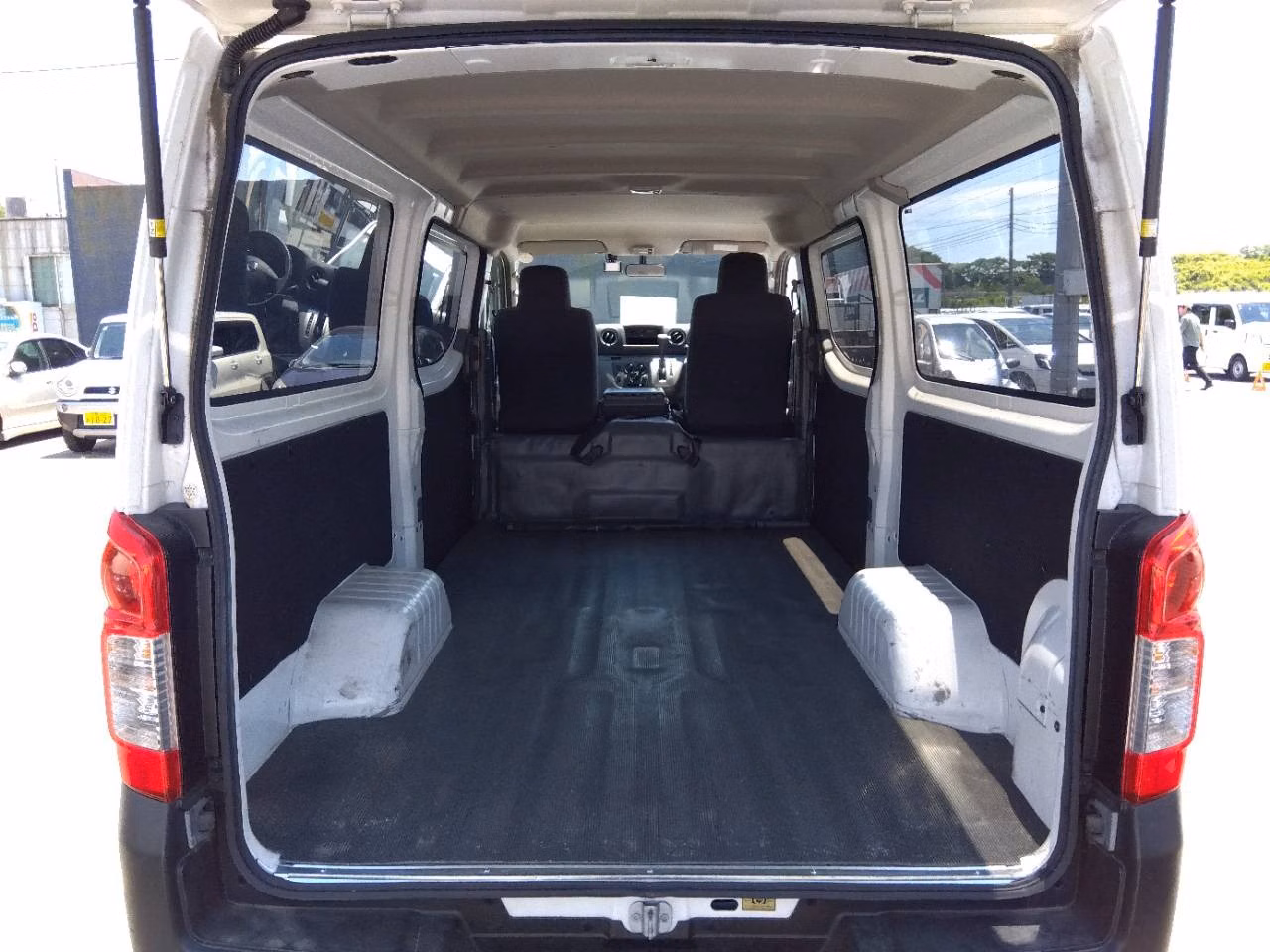 NISSAN NV350 CARAVAN