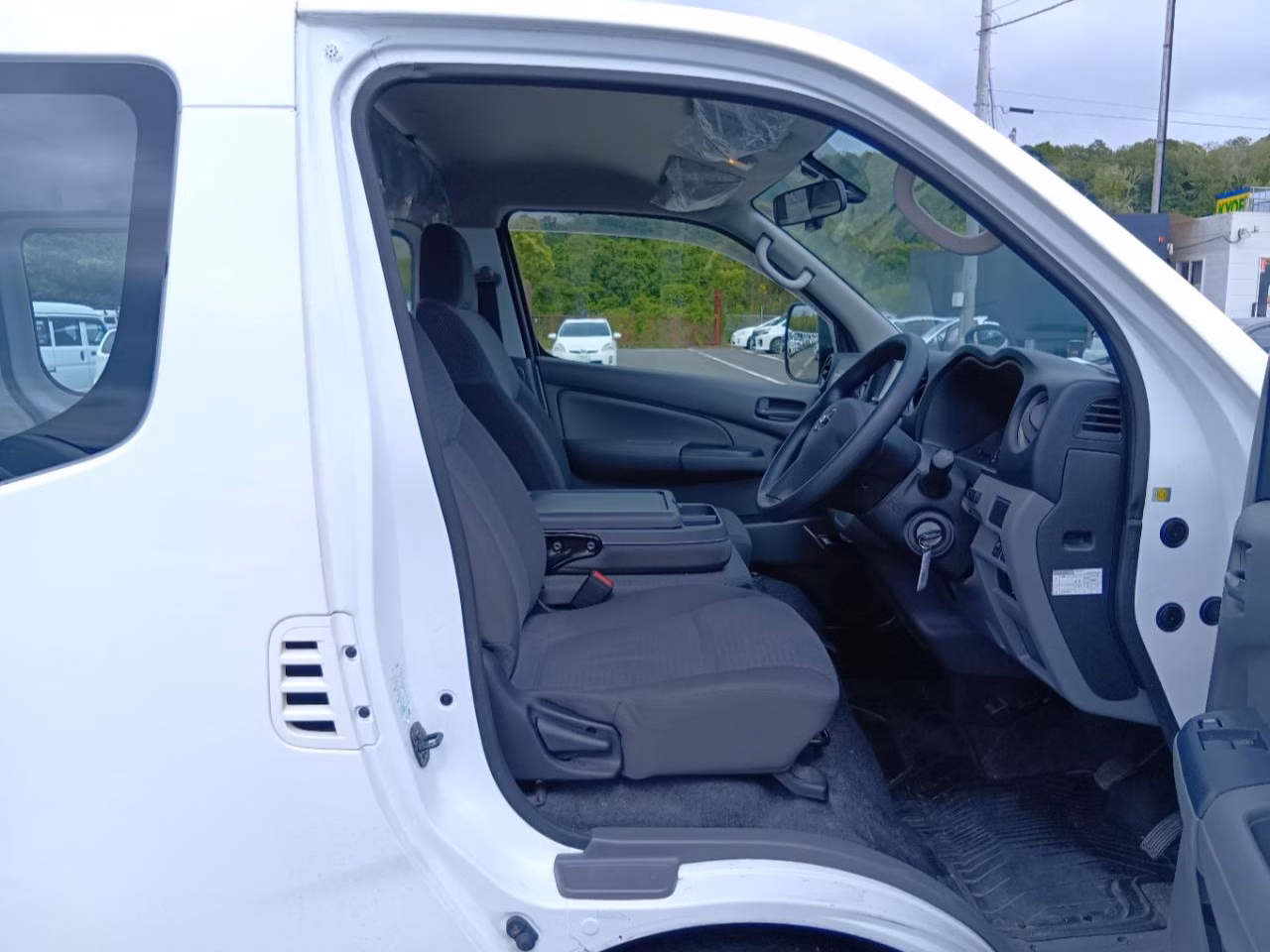 NISSAN NV350 CARAVAN