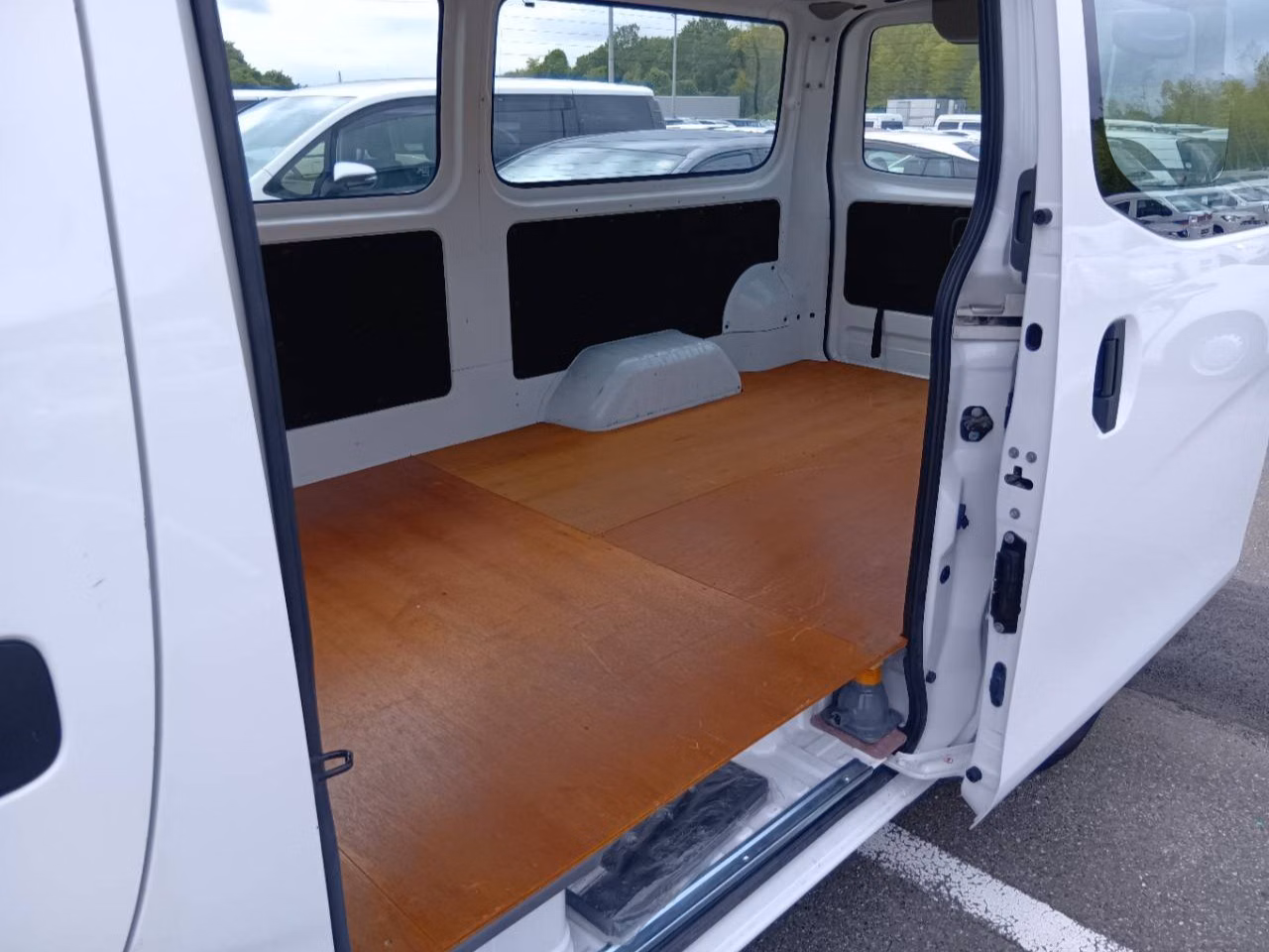 NISSAN NV350 CARAVAN