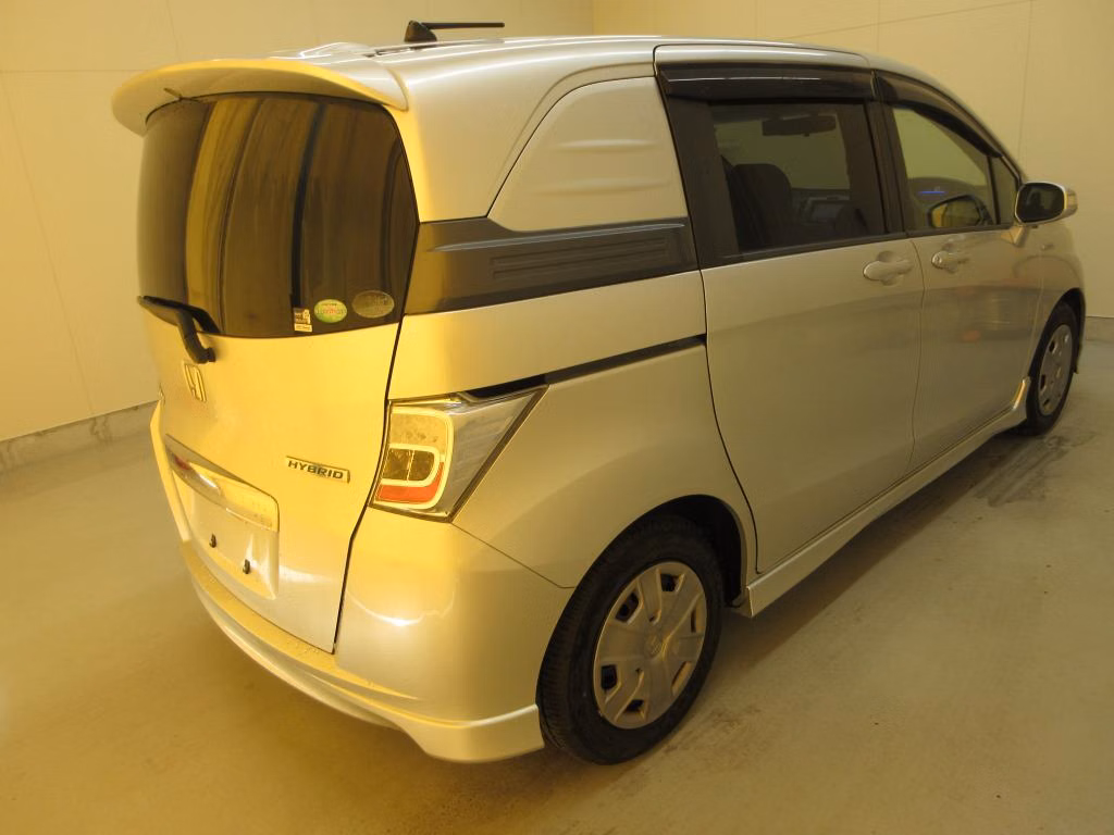 HONDA FREED SPIKE