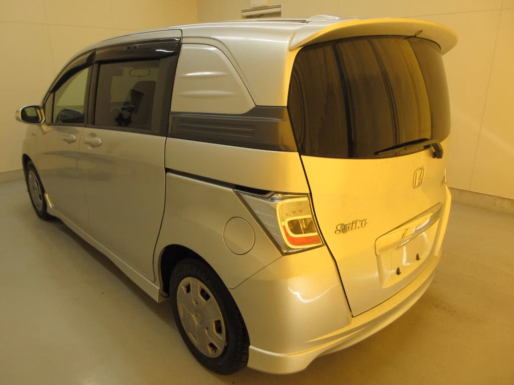 HONDA FREED SPIKE