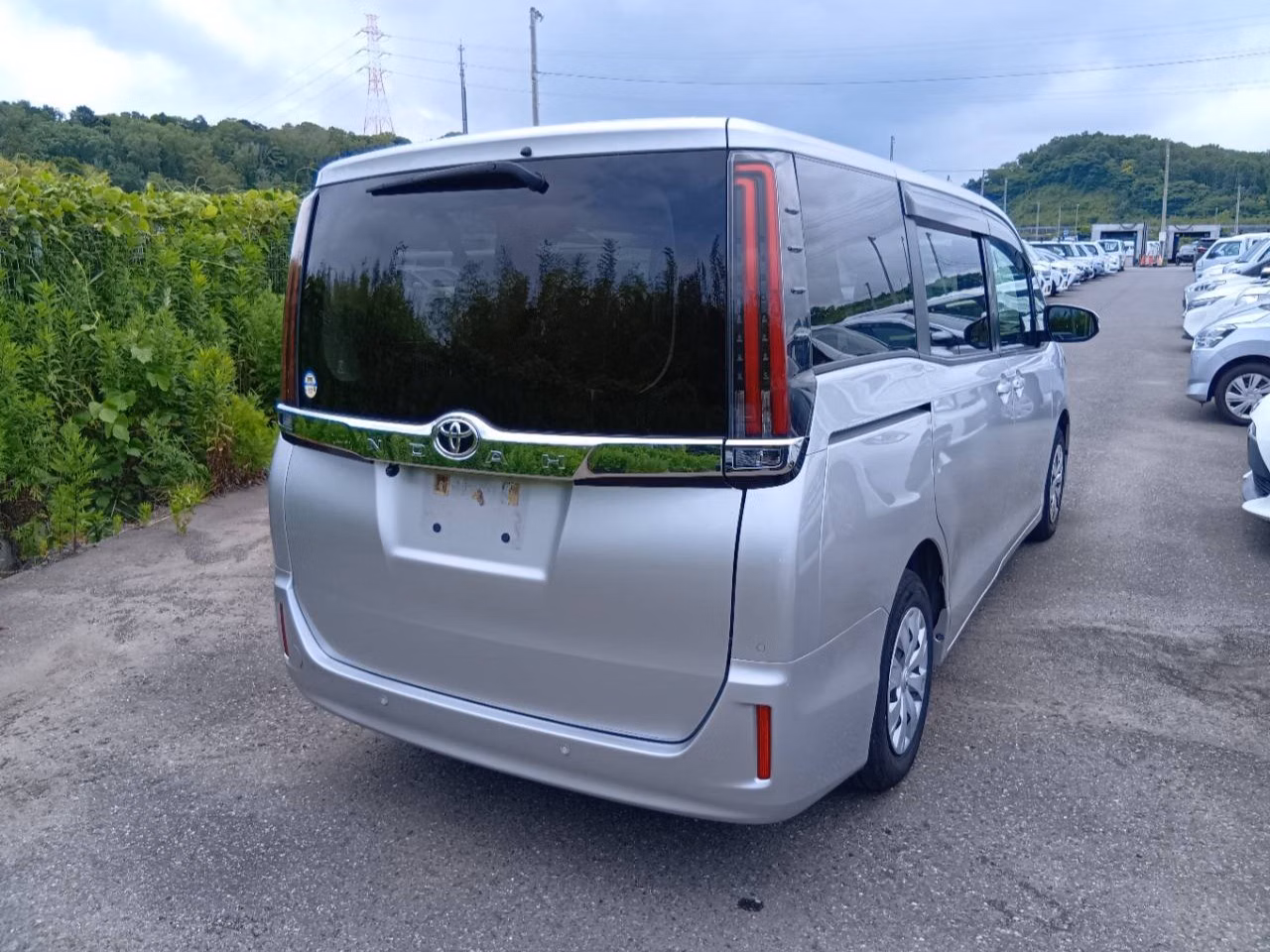 TOYOTA NOAH