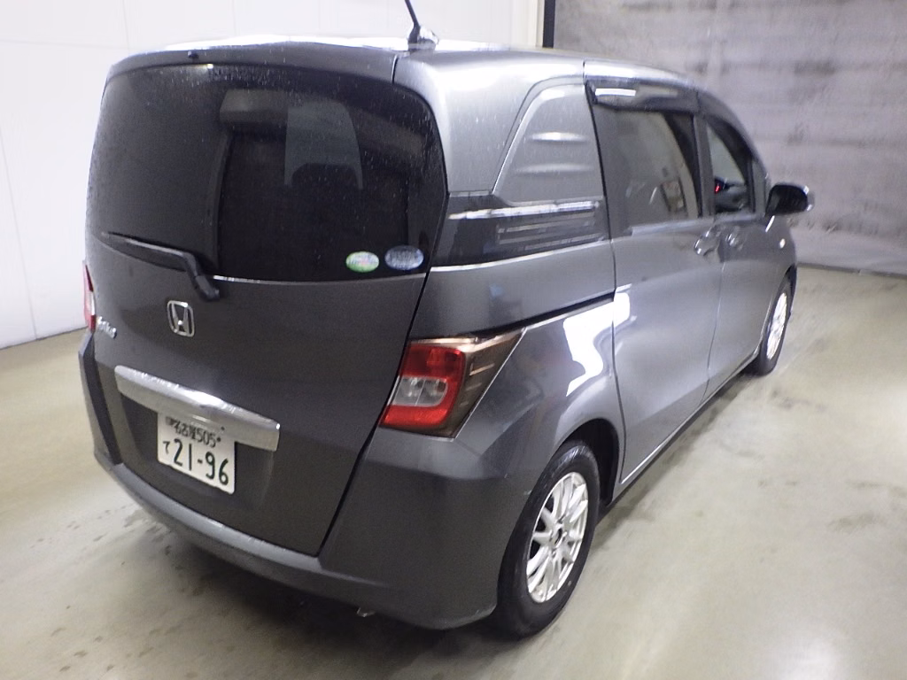 HONDA FREED SPIKE