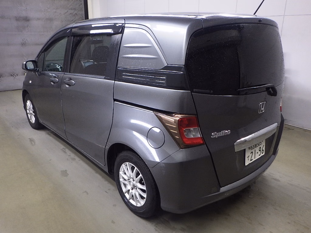 HONDA FREED SPIKE