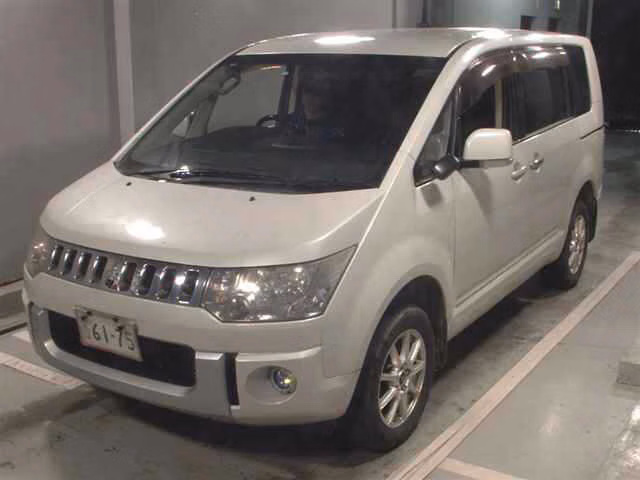 MITSUBISHI DELICA D:5