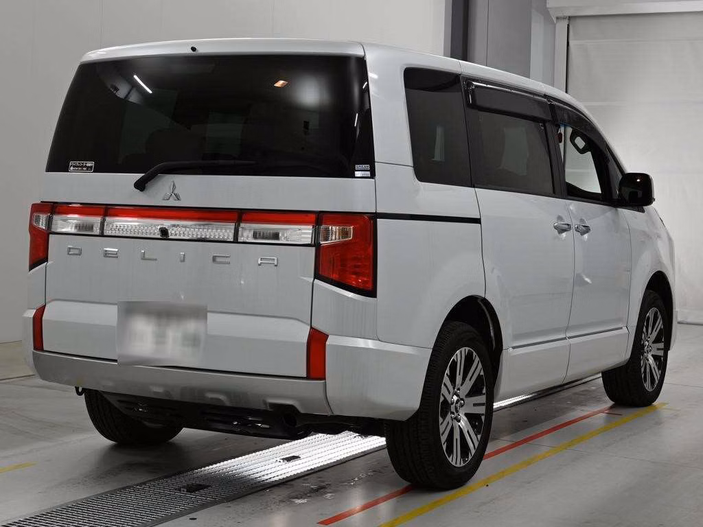 MITSUBISHI DELICA D:5
