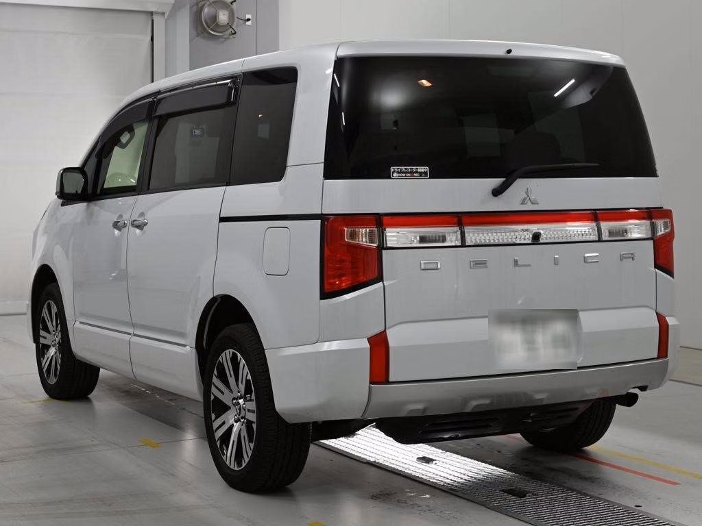 MITSUBISHI DELICA D:5