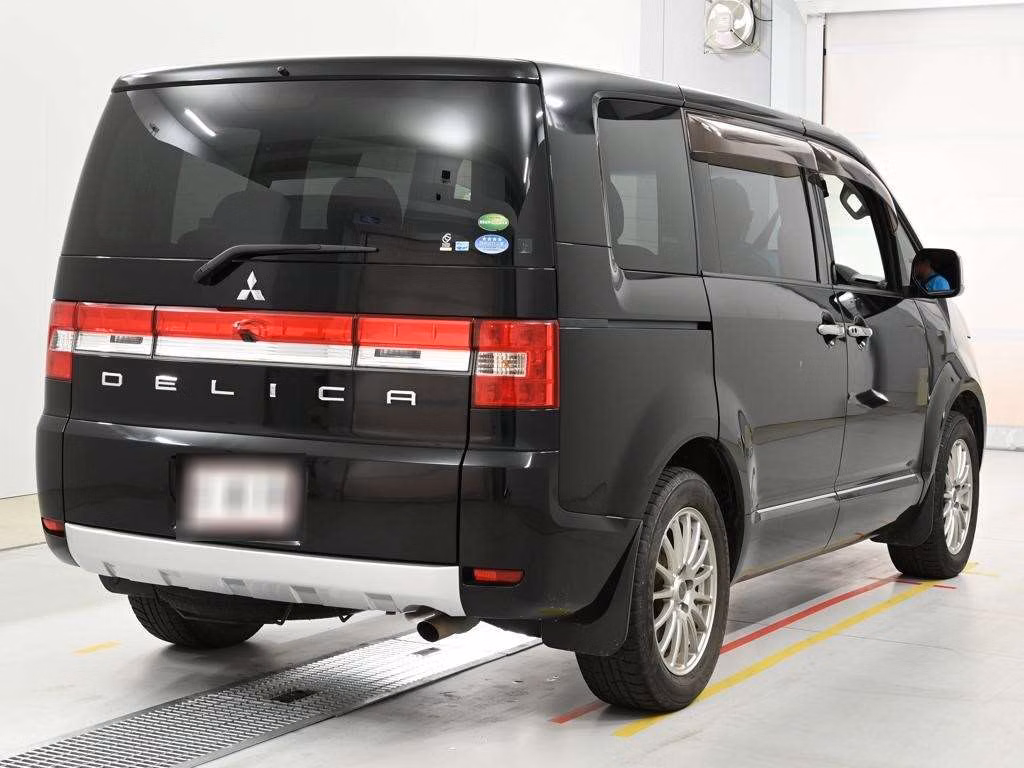 MITSUBISHI DELICA D:5