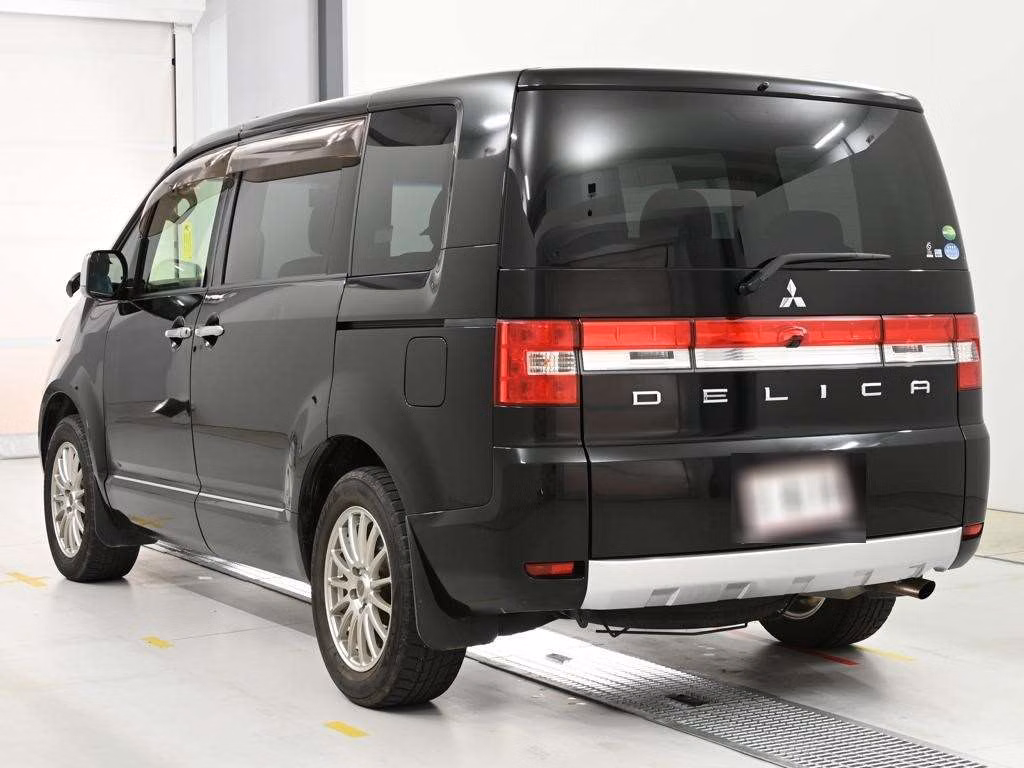 MITSUBISHI DELICA D:5