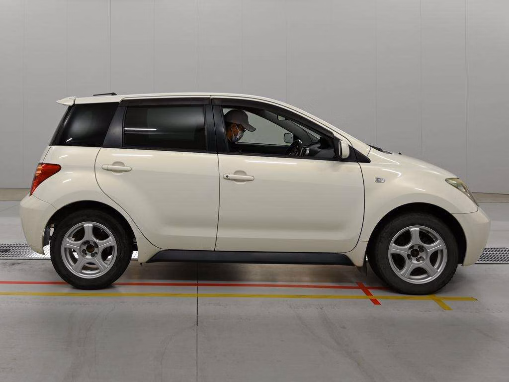 TOYOTA IST