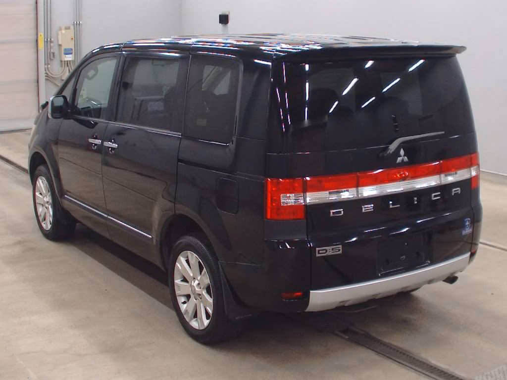 MITSUBISHI DELICA D:5