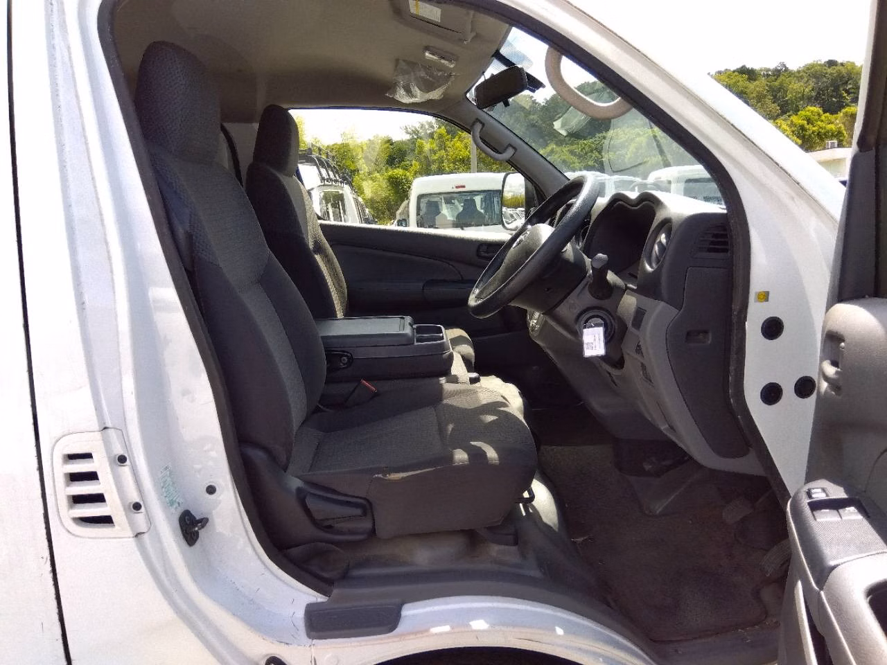 NISSAN NV350 CARAVAN