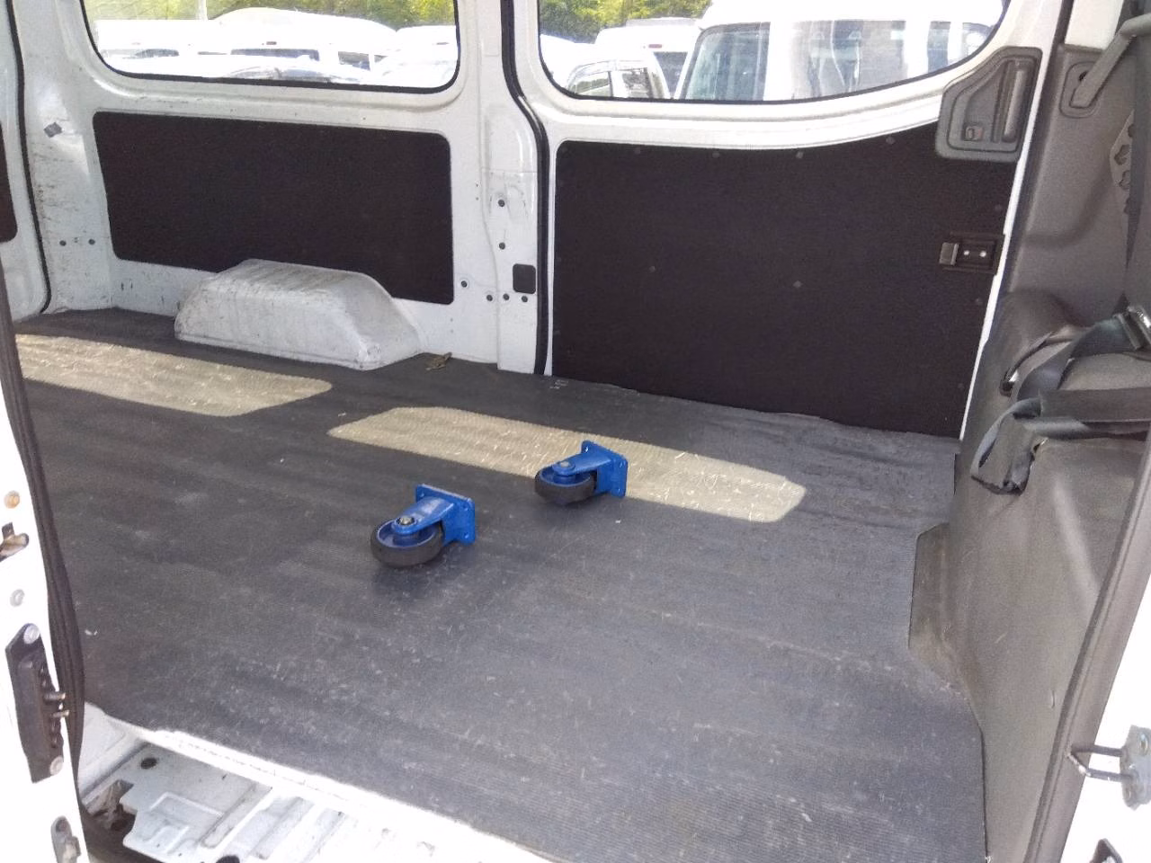 NISSAN NV350 CARAVAN