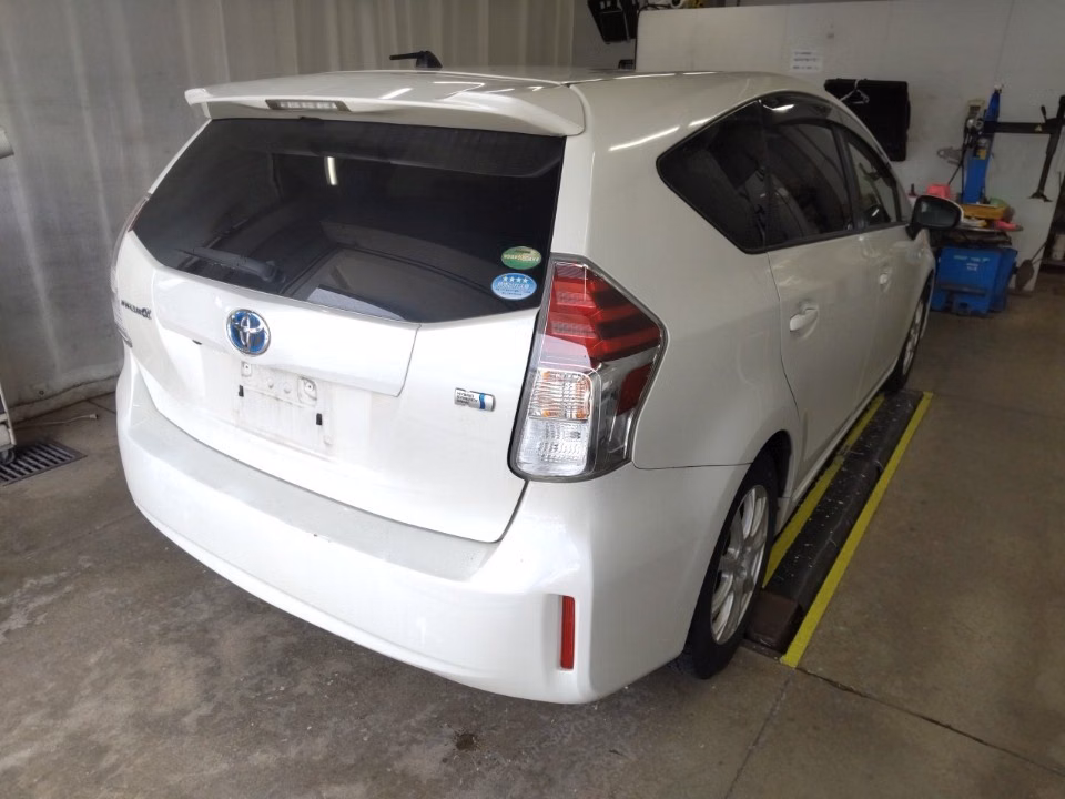 TOYOTA PRIUS ALPHA