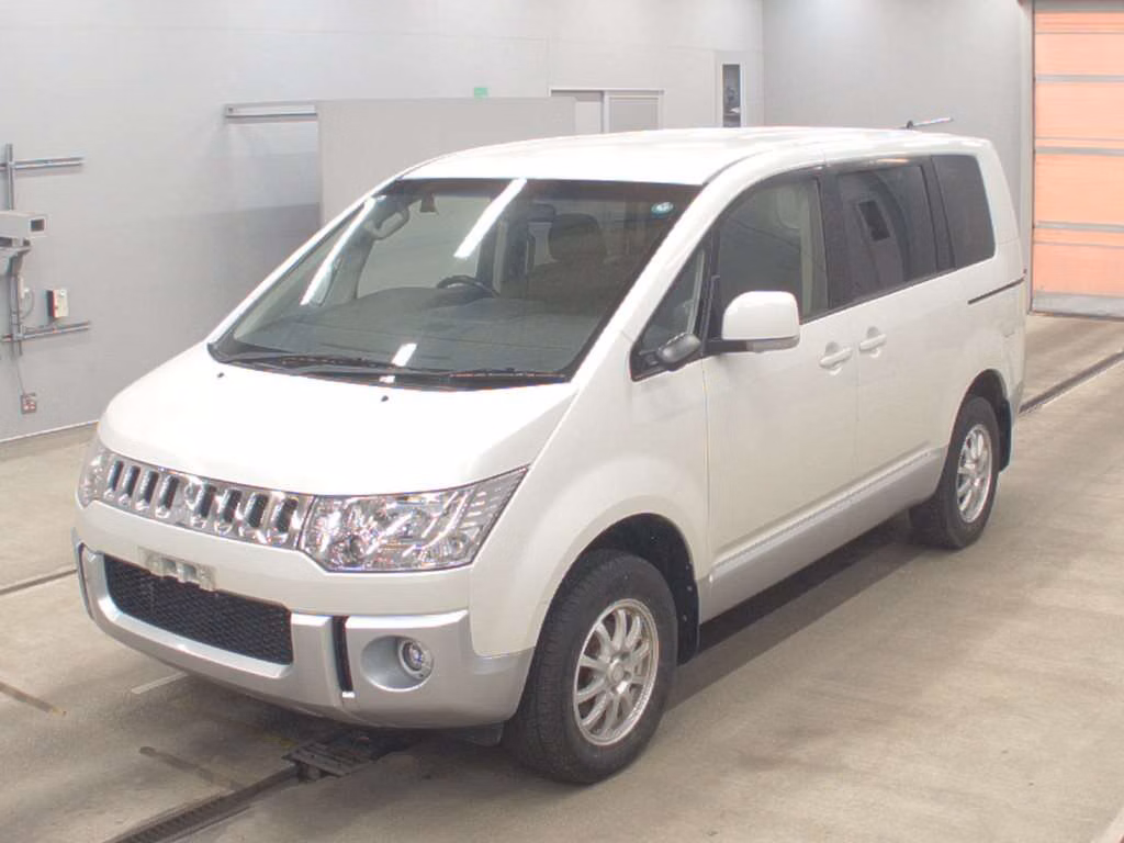 MITSUBISHI DELICA D:5