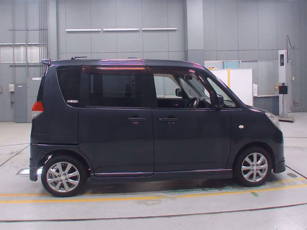 MITSUBISHI DELICA D:2