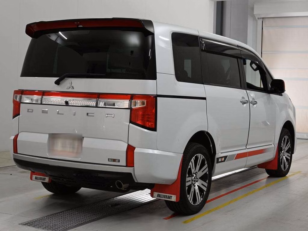 MITSUBISHI DELICA D:5