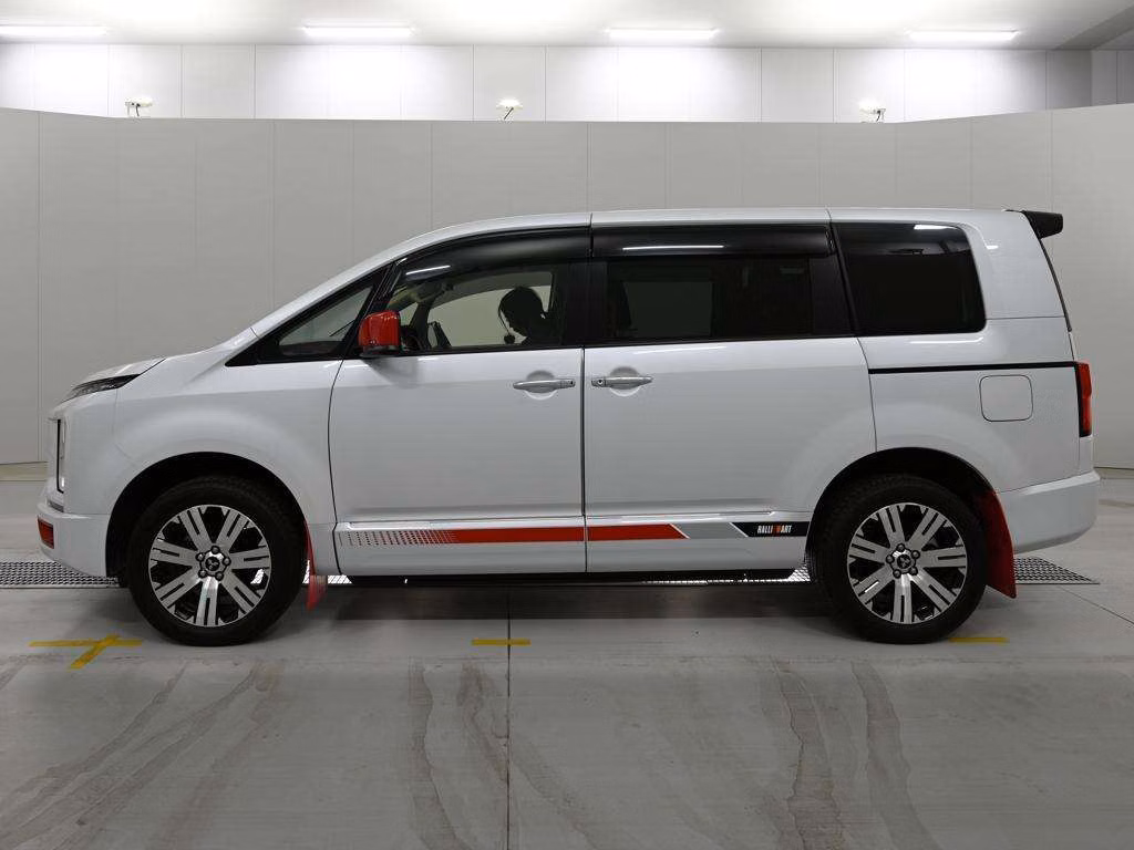 MITSUBISHI DELICA D:5